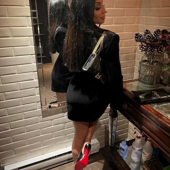 Meet your Posher, Stephanie - Picture 1 of 1